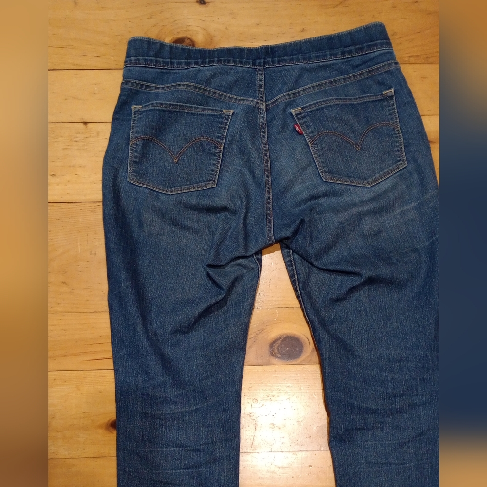Levi pull on jeans